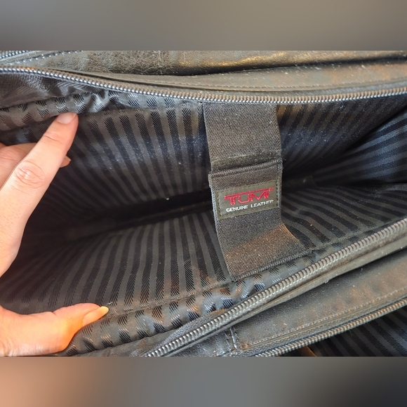 Tumi Black Leather Expandable Laptop Bag - Picture 5 of 13